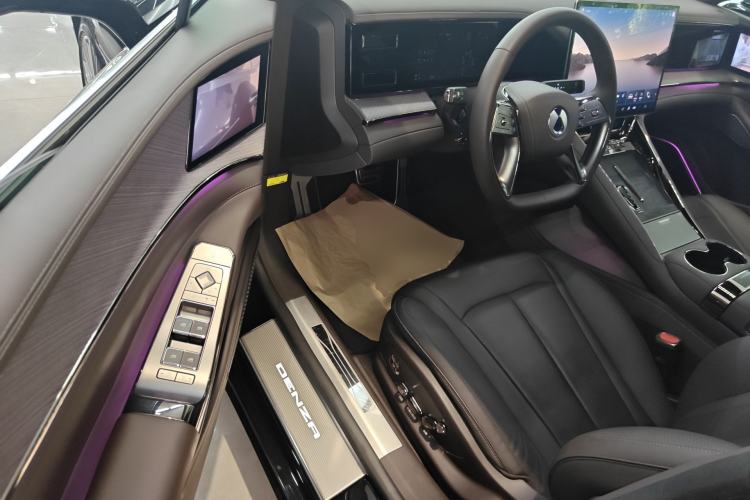 Used Denza Z9 2024 1100 km All-Wheel-Drive Ultra Version
