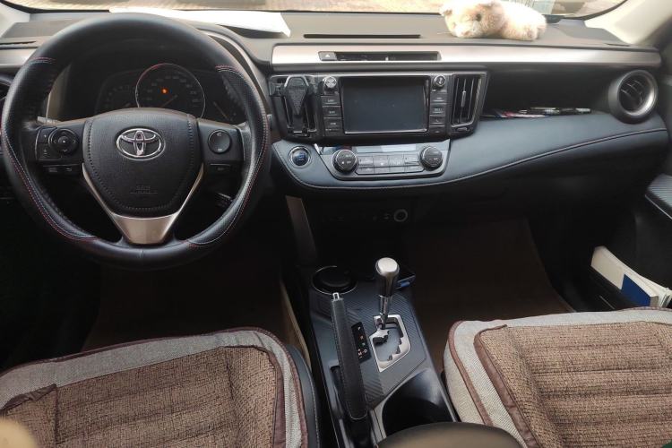 Used Toyota RAV4 2015 2.0L CVT 4x4 Trend Edition Center Console