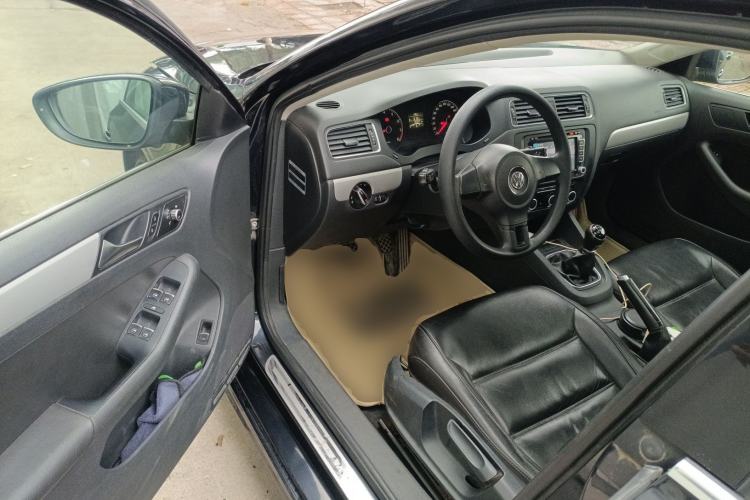 Used Volkswagen Sagitar 2012 1.6L Manual Comfort Model Driver Seat