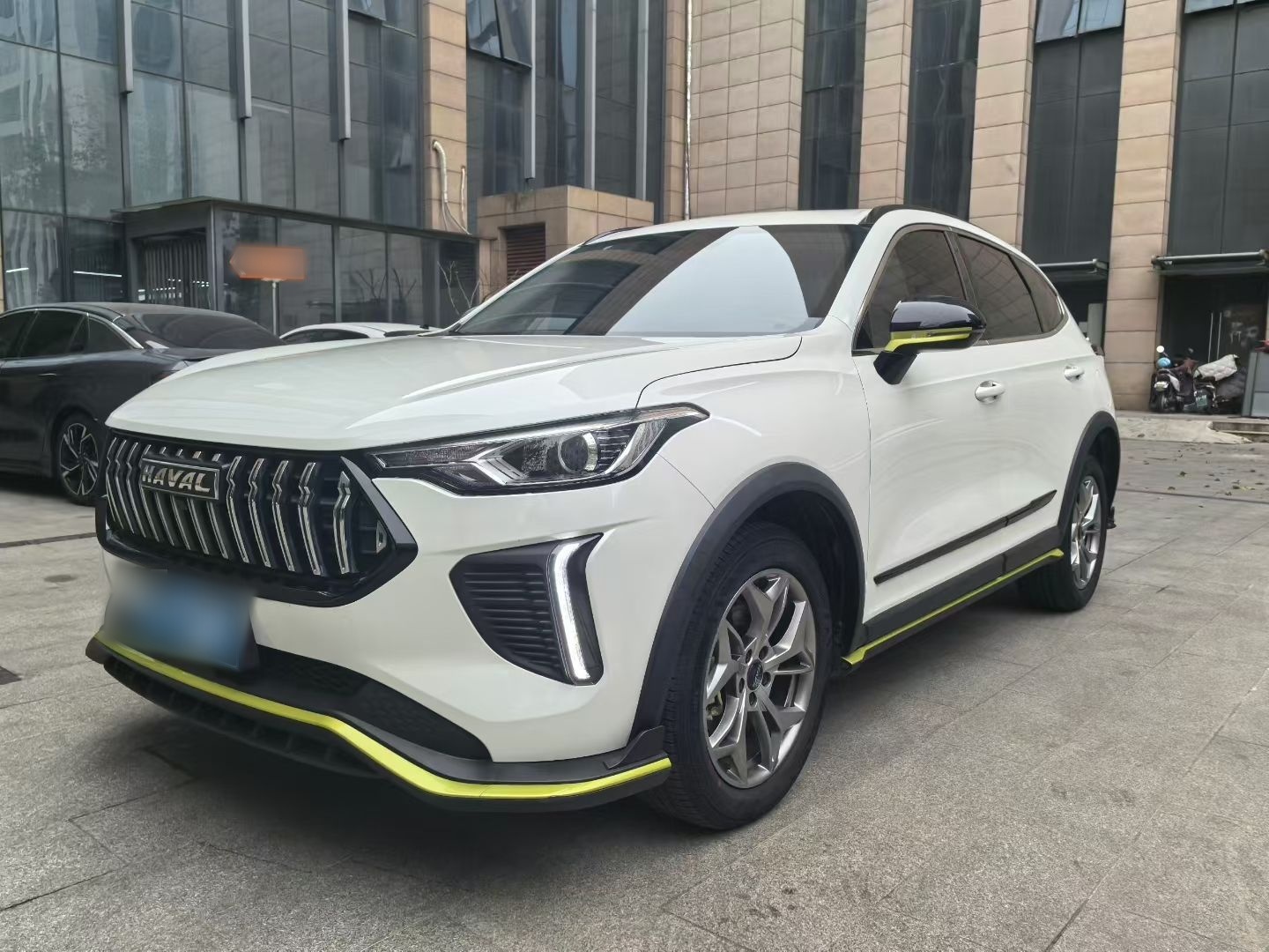 Под передней частью автомобиля