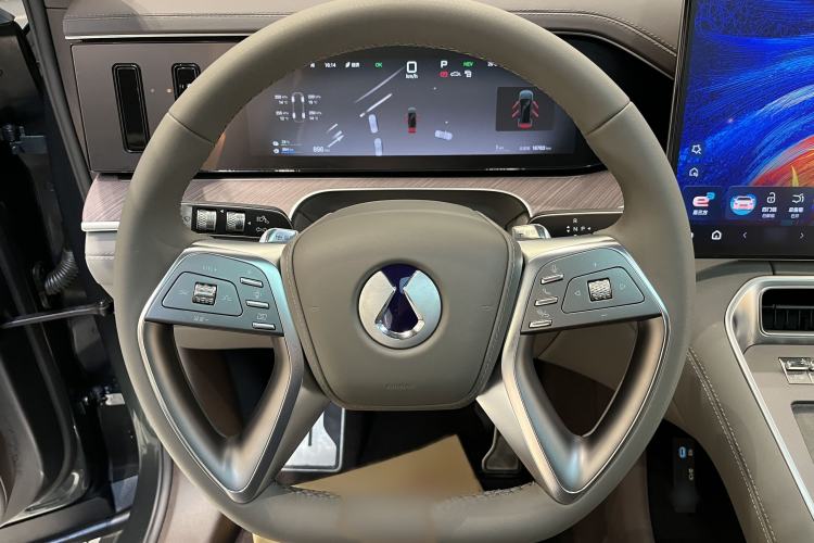 Used Denza N9 2025 Flagship Model
