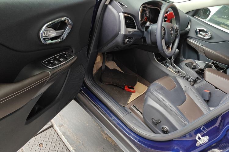 Used Jeep Cherokee 2017 2.4L Leading Smart Edition
