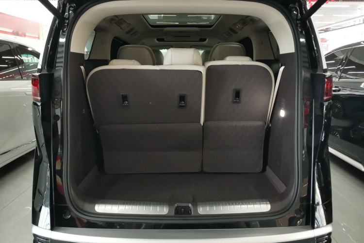 Used Denza D9 2025 DM-i Smart Drive 1020 Four-Wheel Drive Deluxe Model Trunk