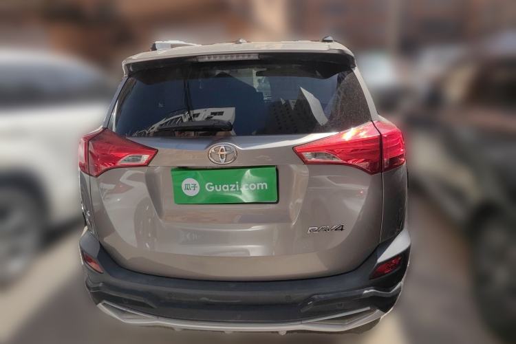 Used Toyota RAV4 2015 2.0L CVT Two-Wheel Drive Fashion Edition Rear