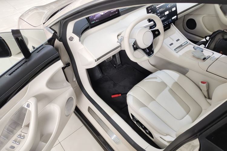 Used Hima Luxeed S7 2025 785 km Ultra Driver Seat