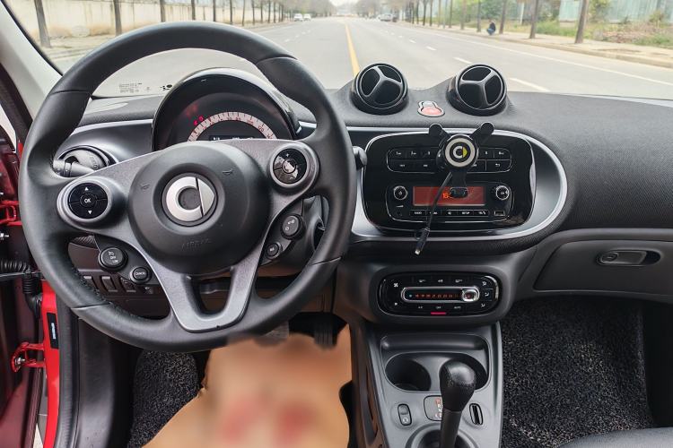 Used smart forfour 2016 1.0L 52 kW Passion Edition
