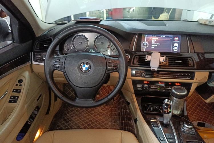 Used BMW 5 Series 2013 525Li Leading Model
