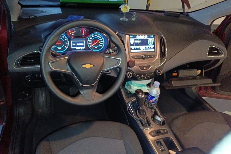 Used Chevrolet Cruze 2017 1.5L Automatic Pioneer Sunroof Edition
