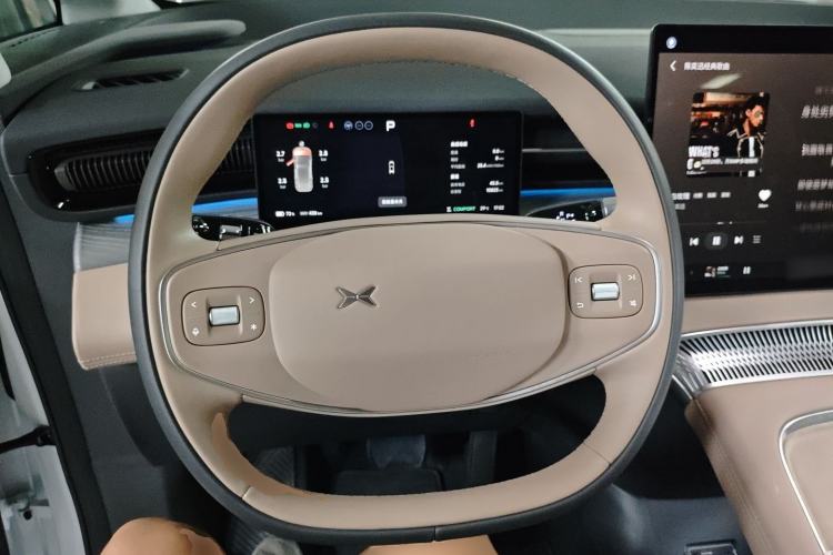 Used XPeng X9 2025 740 Ultra-Long Range Max Steering Wheel