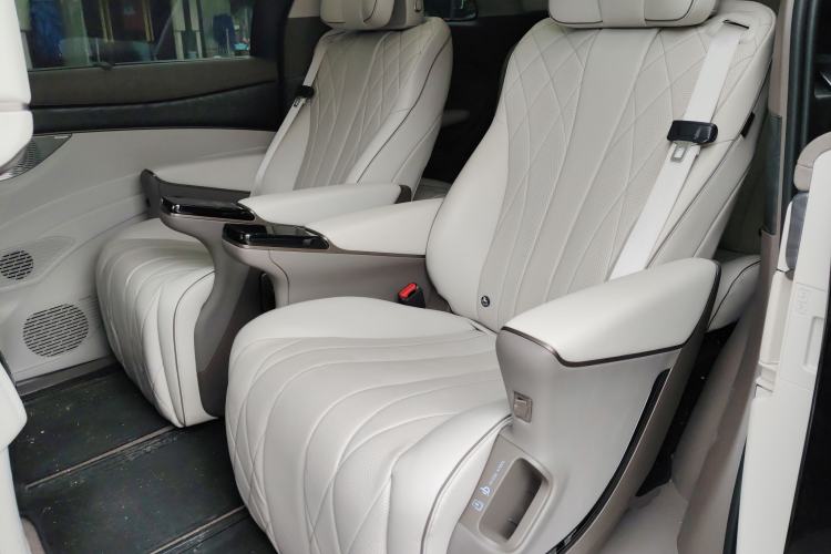 Used Denza D9 2022 DM-i 945 Luxury Model
