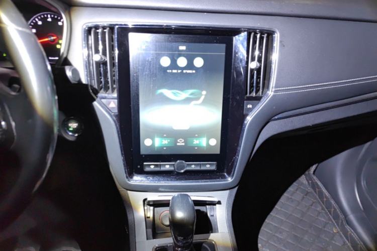 Used Roewe RX5 2018 20T Two-Wheel Drive Automatic Internet Smart Edition Interior 3