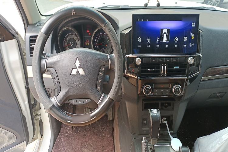 Used Mitsubishi Pajero Sport  Steering Wheel