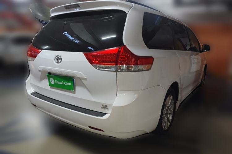 Used Toyota SIENNA  Rear Right 45 Deg