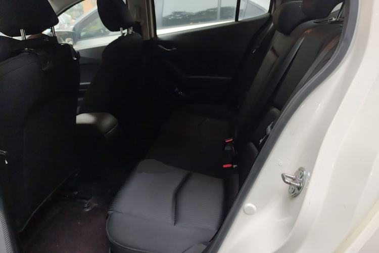 Used Mazda 3 Axela 2016 Sedan 1.5L Automatic Luxury Model