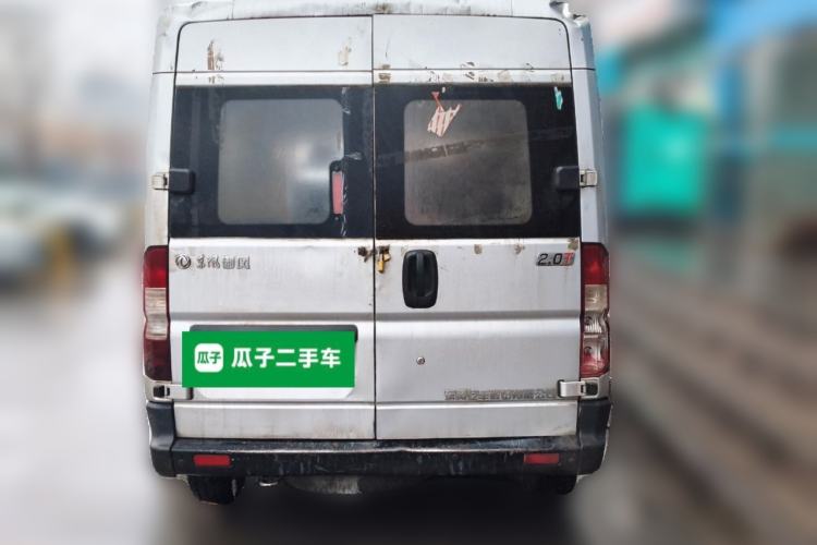 Used Dongfeng Yufeng 2021 2.0T Rear-Drive Logistics Vehicle Short Wheelbase Mid-Roof 5-9 Seaters China VI Standard D20
