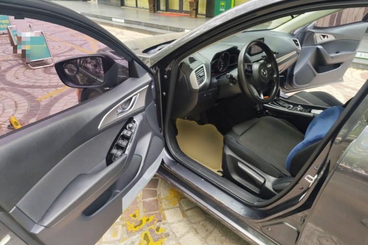 Used Mazda 3 Axela 2019 Cloud-Controlled Sedan 1.5L Automatic Luxury Model China VI Standard