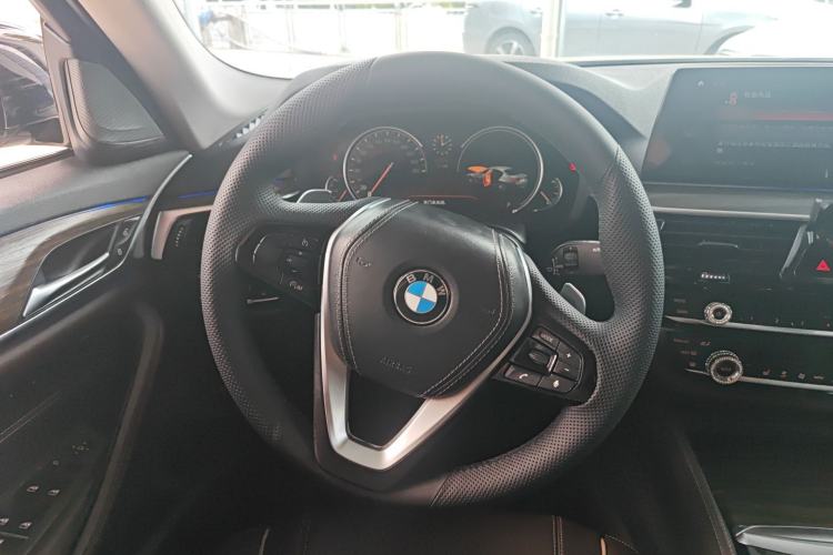 Used BMW 5 Series 2018 530Li Leading Edition Luxury Package Steering Wheel