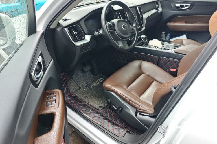 Used Volvo XC60 2019 T5 4x4 Smart Edition China VI Standard