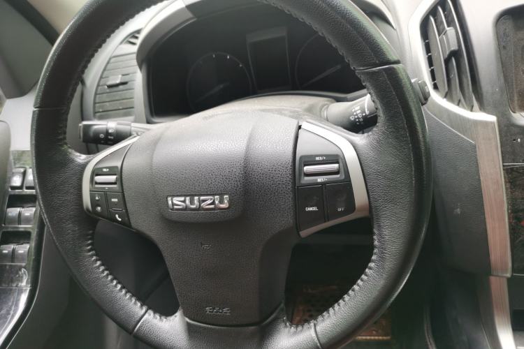 Used Isuzu D-MAX 2018 3.0T Four-Wheel Drive Automatic Ultra-Luxury Version 4JJ1-TC HI