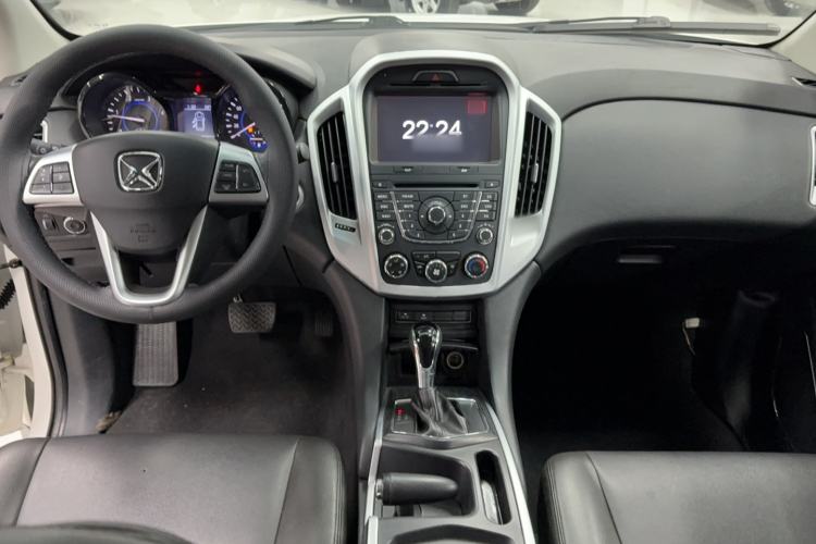 Used JMC Yusheng S350 2013 2.4T Automatic 4x4 Diesel Luxury 5-Seater Center Console