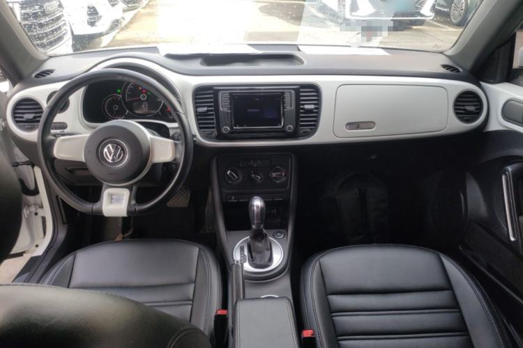 Used Volkswagen Beetle 2015 180TSI model Center Console