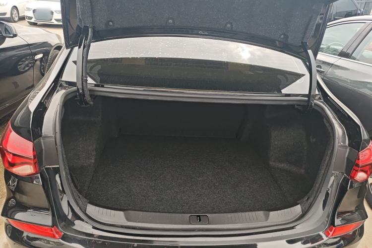 Used Chevrolet Monza 2020 320 Automatic Enjoyment Edition Trunk