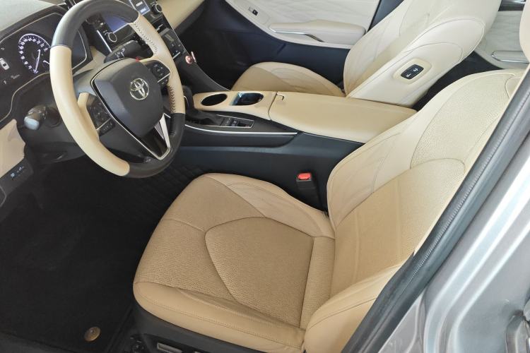 Used Toyota Avalon 2019 Dual-Engine 2.5L XLE Prestige Version China VI Standard