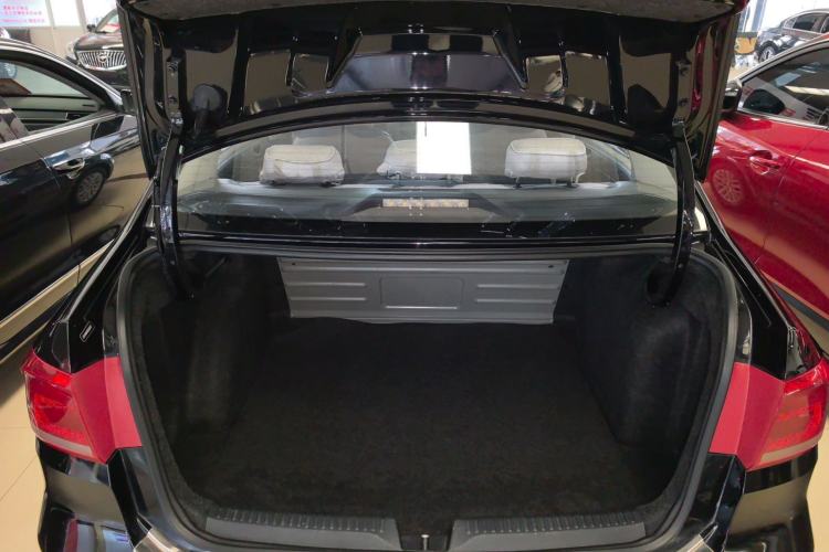 Used Volkswagen Santana 2015 1.6L Manual Fashion Edition Trunk