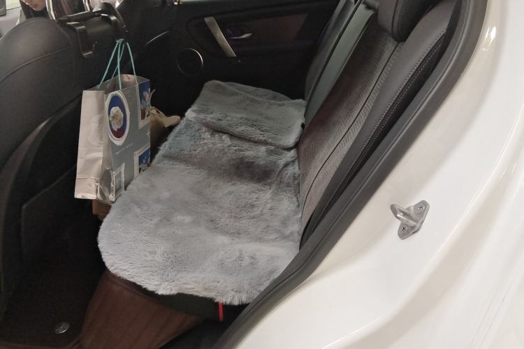 Used Land Rover Discovery Sport New Energy 2024 1.5T P300e Plug-in Hybrid Electric Version Interior 4