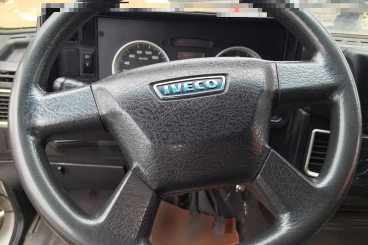 Used Iveco Daily 2017 2.8T V35 Cargo Van Mid-Roof 3/6 Seats 43S5
