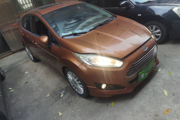 Used Ford Fiesta 2014 Hatchback 1.0 GTDi Automatic Dynamic Model Front Right 45 Deg