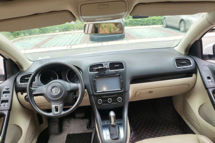 Used Volkswagen Golf 2012 1.4 TSI Automatic Comfort Edition Center Console