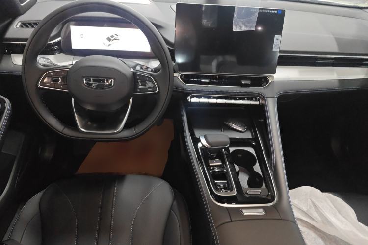 Used Geely Auto Preface 2026 Model Oriental Yao 1.5TD Fuyao Edition Center Console