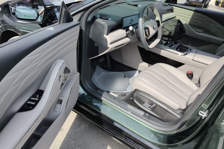 Used Geely Galaxy Galaxy 8 2025 130km EM-i Deluxe Edition
