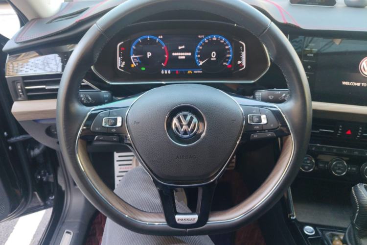 Used Volkswagen Passat 2019 330TSI Prestige Edition China VI Standard Steering Wheel