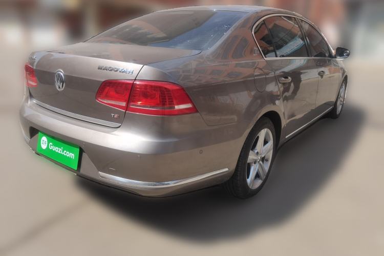 Used Volkswagen Magotan 2015 1.8TSI Prestige Model Rear Right 45 Deg