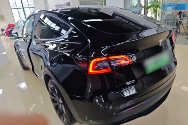 Used Tesla Model Y 2023 Long-Range All-Wheel-Drive Version Exterior 2