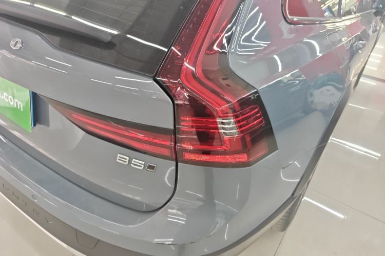 Used Volvo V90 2022 Cross Country B5 AWD Prestige Edition