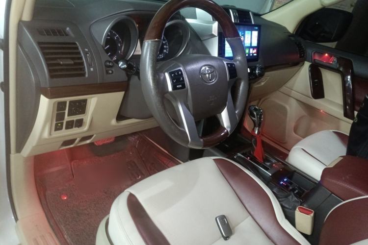 Used Toyota Land Cruiser 2014 4.0L Automatic Parallel Import Version
