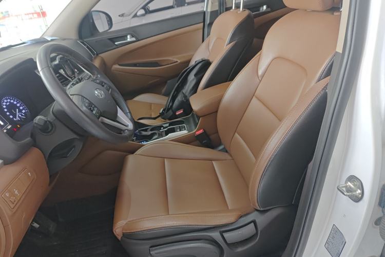 Used Hyundai Tucson 2015 1.6T Dual-Clutch Two-Wheel-Drive Smart Model Left Front Seat