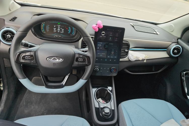 Used Chery QQ Little Ant 2024 Revised Version Youth Edition 251 km True Love Edition 25.05 kWh Center Console