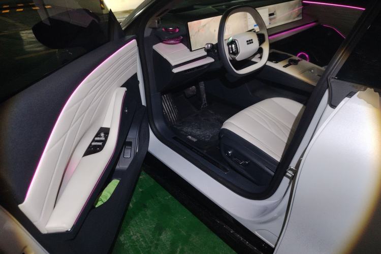 Used Geely Galaxy E8 2024 665 km Range Rear-Drive Starship Long-Range Version