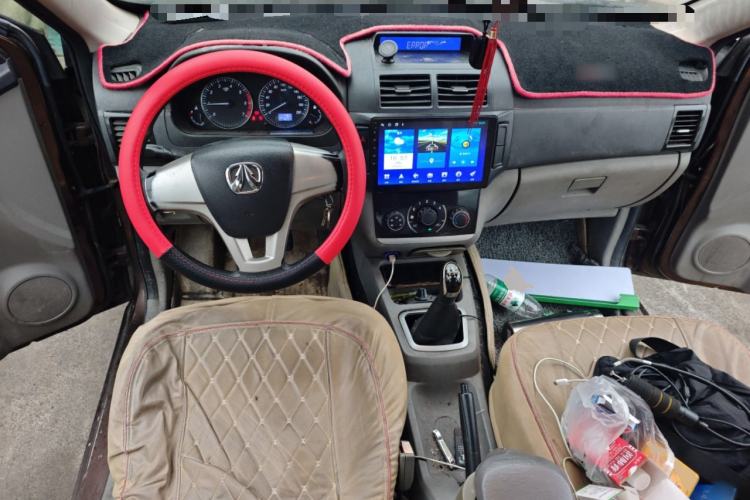 Used BAIC Weiwang M20 2014 1.5L Basic Version DAM15DL Center Console