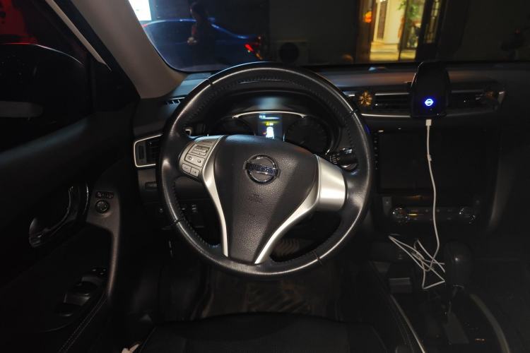 Used Nissan X-Trail 2016 2.5L CVT Sport Edition 4WD Steering Wheel