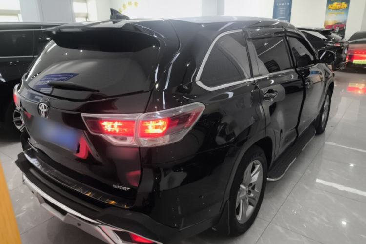 Used Toyota Highlander 2015 2.0T Two-Wheel Drive Luxury Edition 7 Seats Rear Right 45 Deg