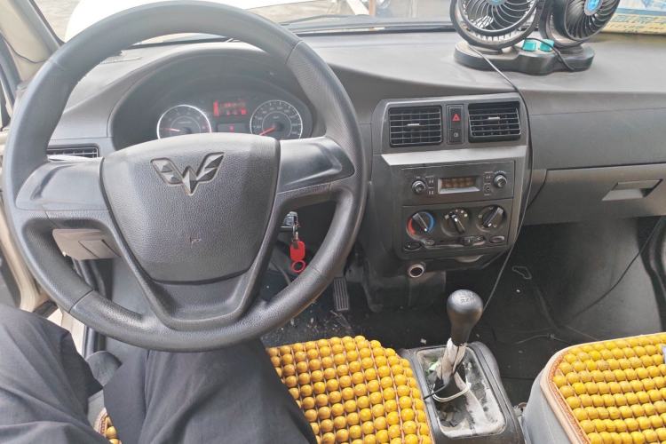 Used Wuling Rongguang 2019 1.5L Extended-Body Van Base Model with 2 Seats Center Console