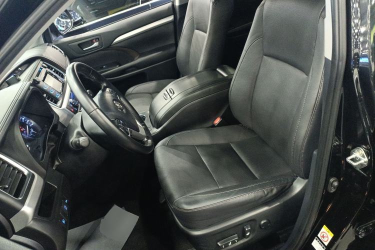 Used Toyota Highlander 2018 2.0T Four-Wheel Drive Luxury Version 7 Seats China VI Standard
