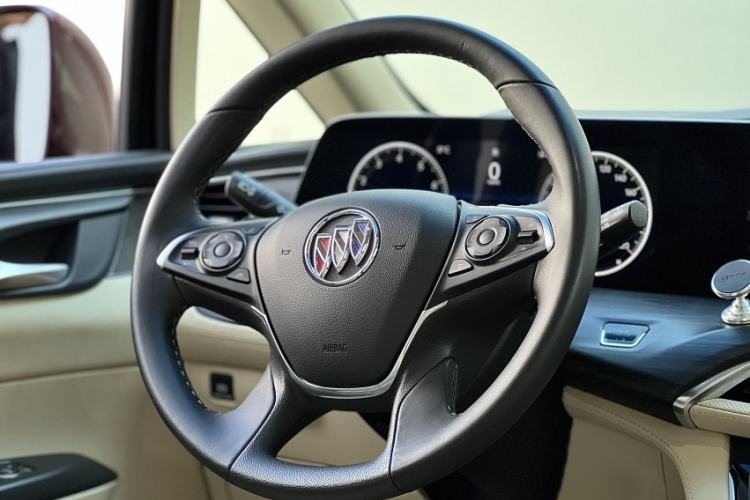 Used Buick GL8 2022 ES Landtrek 653T Luxury Edition