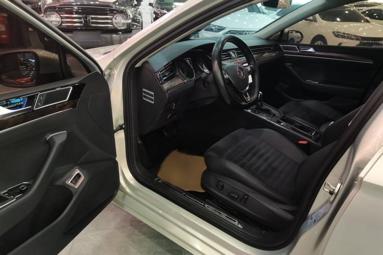 Used Volkswagen Magotan 2017 330TSI DSG Luxury Model