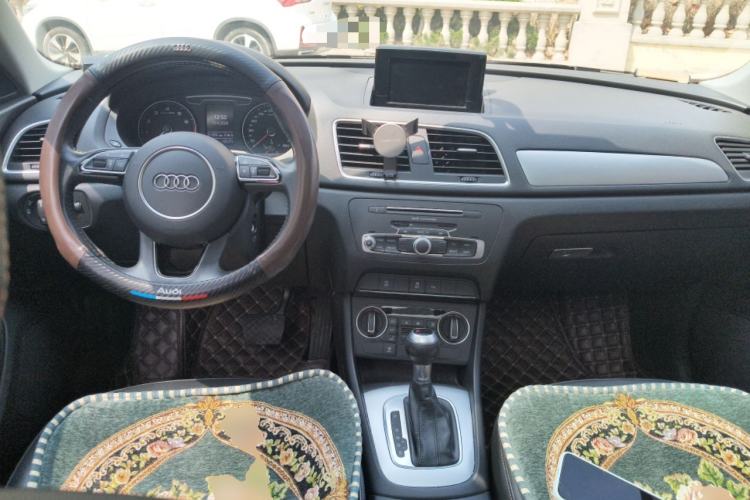 Used Audi Q3 2018 30th Anniversary Edition 30 TFSI Fashion Model Center Console